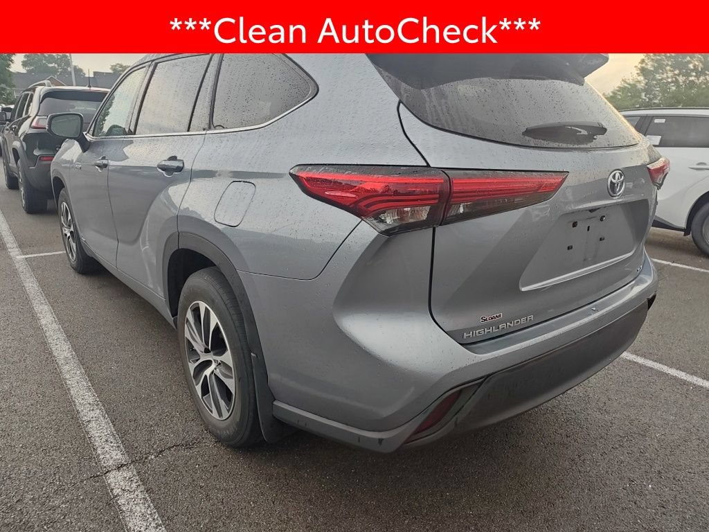 Used 2021 Toyota Highlander XLE AWD/4WD image 4