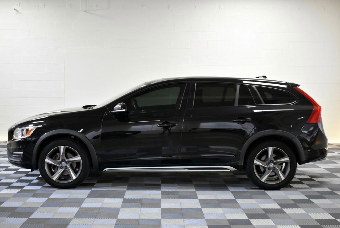 Used 2018 Volvo V60 T5 Cross Country w/ Convenience Package image 2