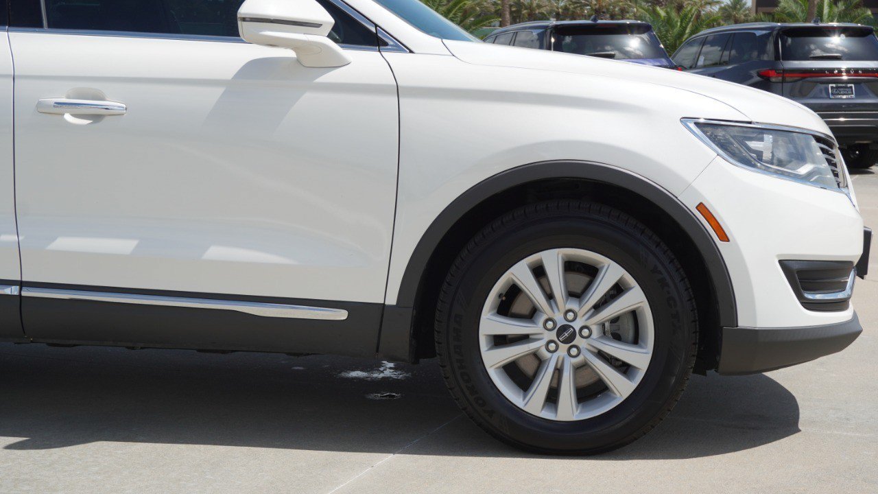 Used 2016 Lincoln MKX Premiere w/ Cargo Accessories Package FWD image 9
