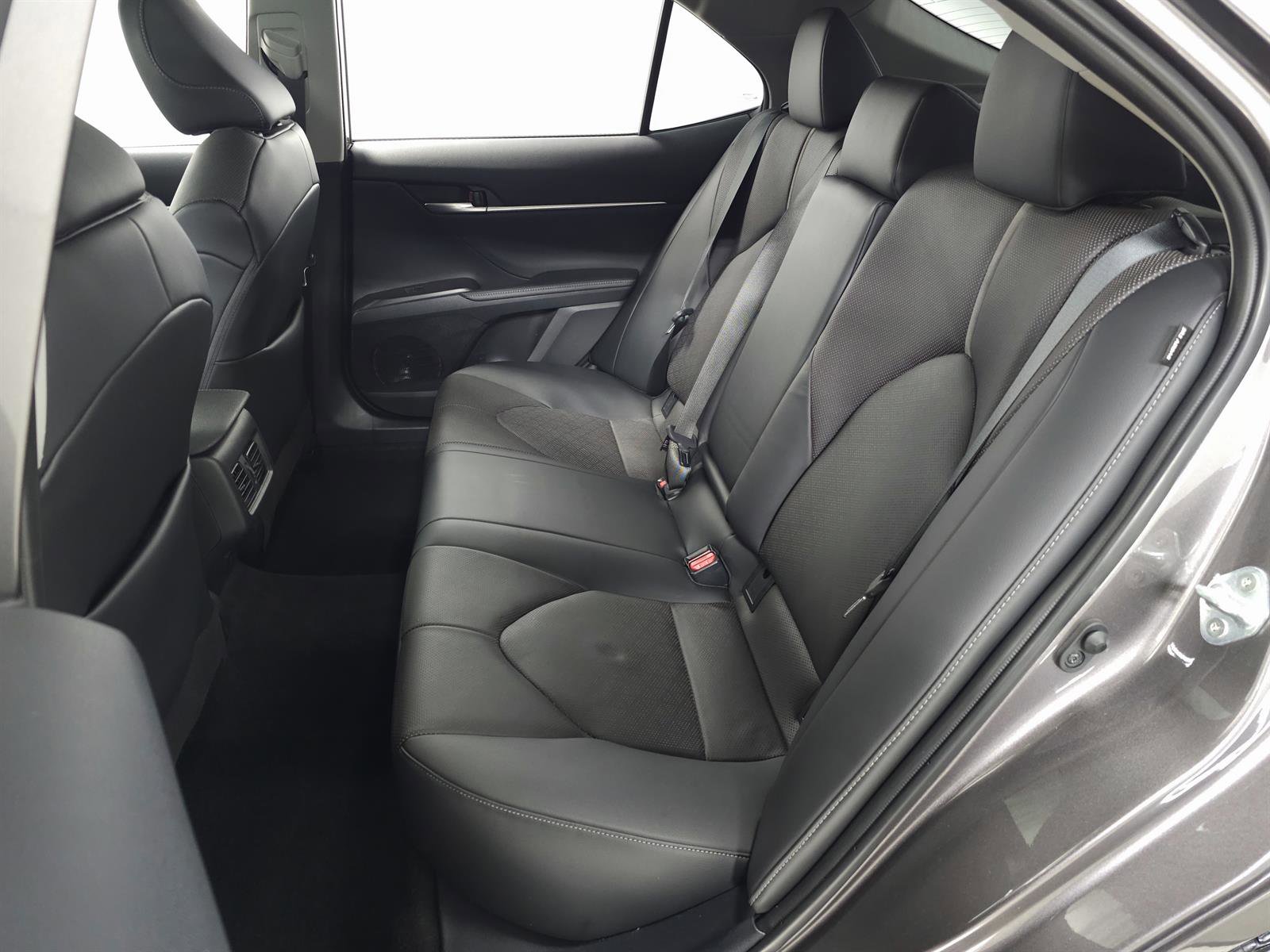 Used 2023 Toyota Camry XSE w/ Navigation Package image 29