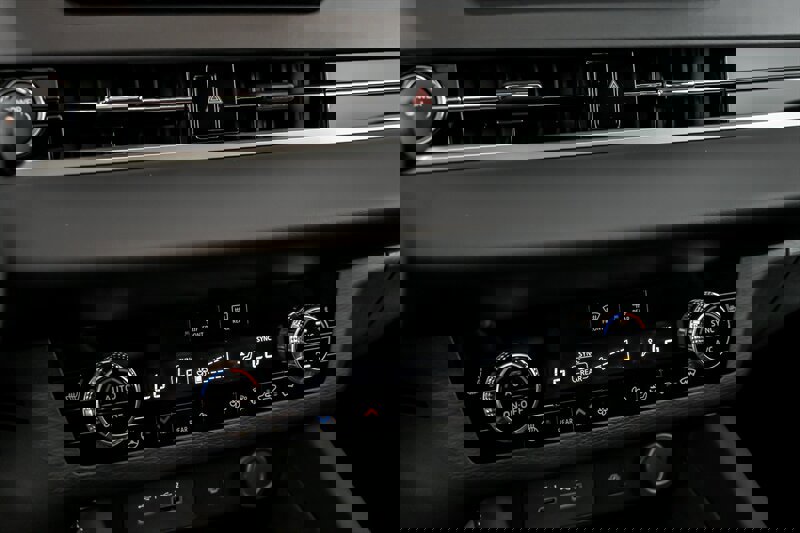 New 2025 Mitsubishi Outlander SEL Black Edition image 25