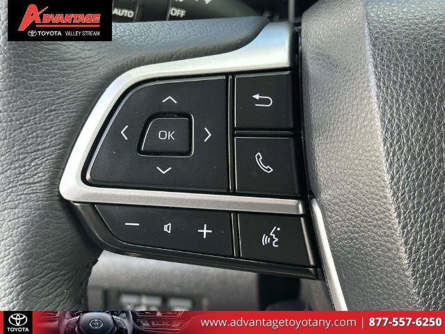 Used 2025 Toyota Sienna XLE FWD image 25