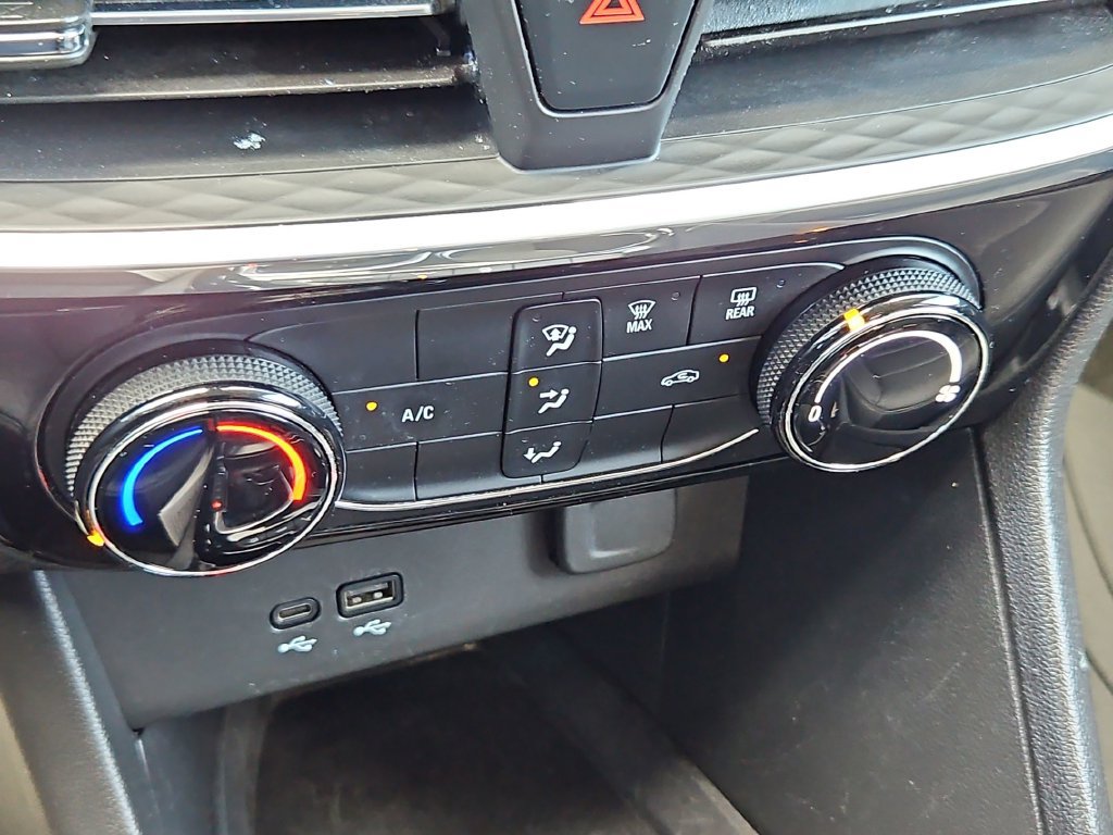 Used 2024 Buick Encore GX Sport Touring AWD/4WD image 18