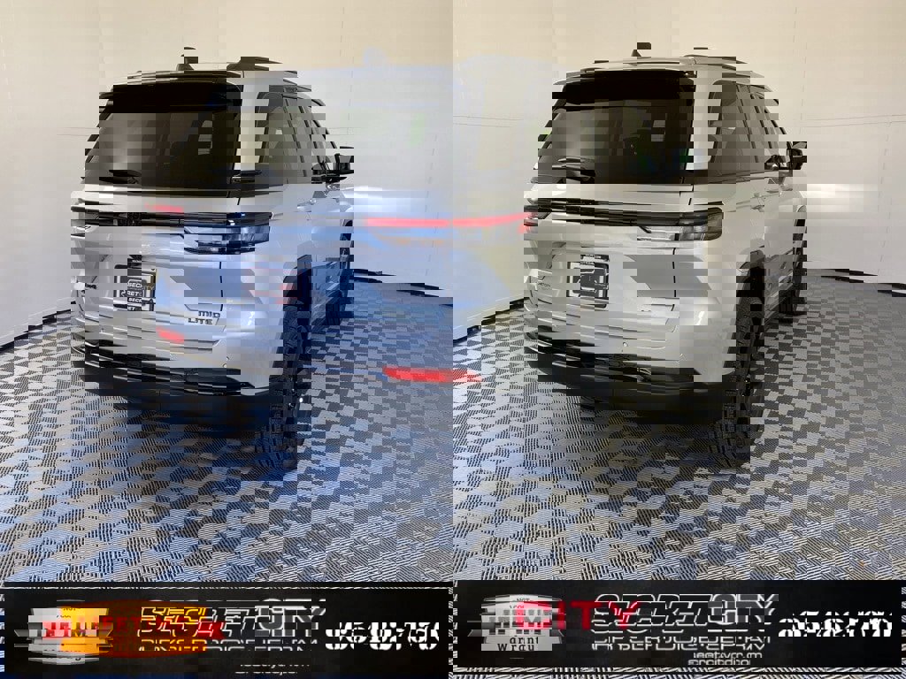 New 2025 Jeep Grand Cherokee Limited w/ Black Appearance Package image 7