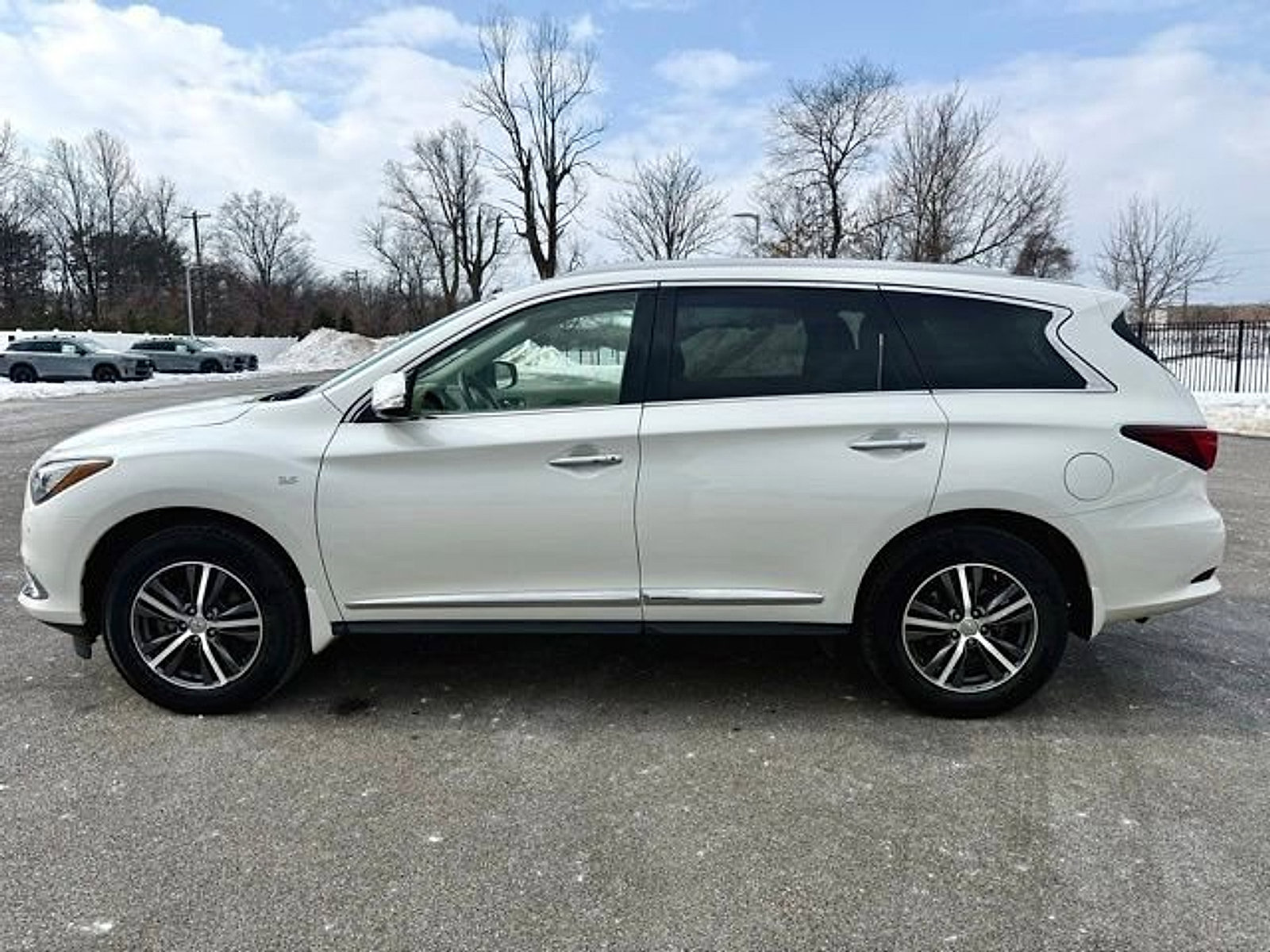 Used 2019 INFINITI QX60 Luxe w/ Essential Package image 4