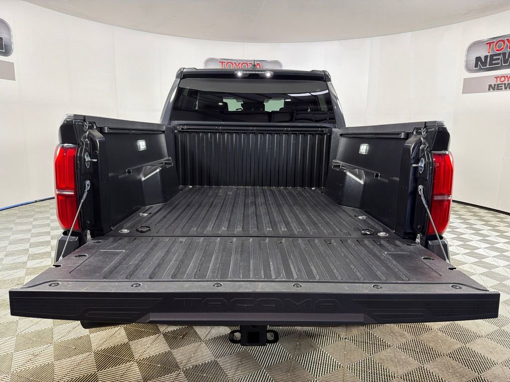 Used 2025 Toyota Tacoma SR5 AWD/4WD image 18