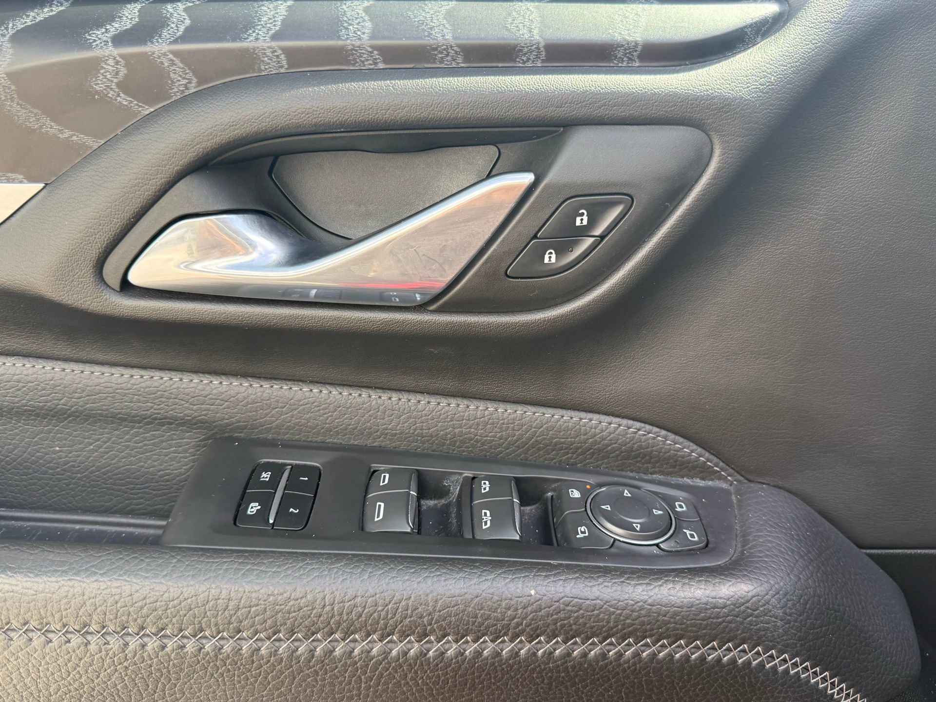 Used 2023 GMC Yukon XL Denali image 31