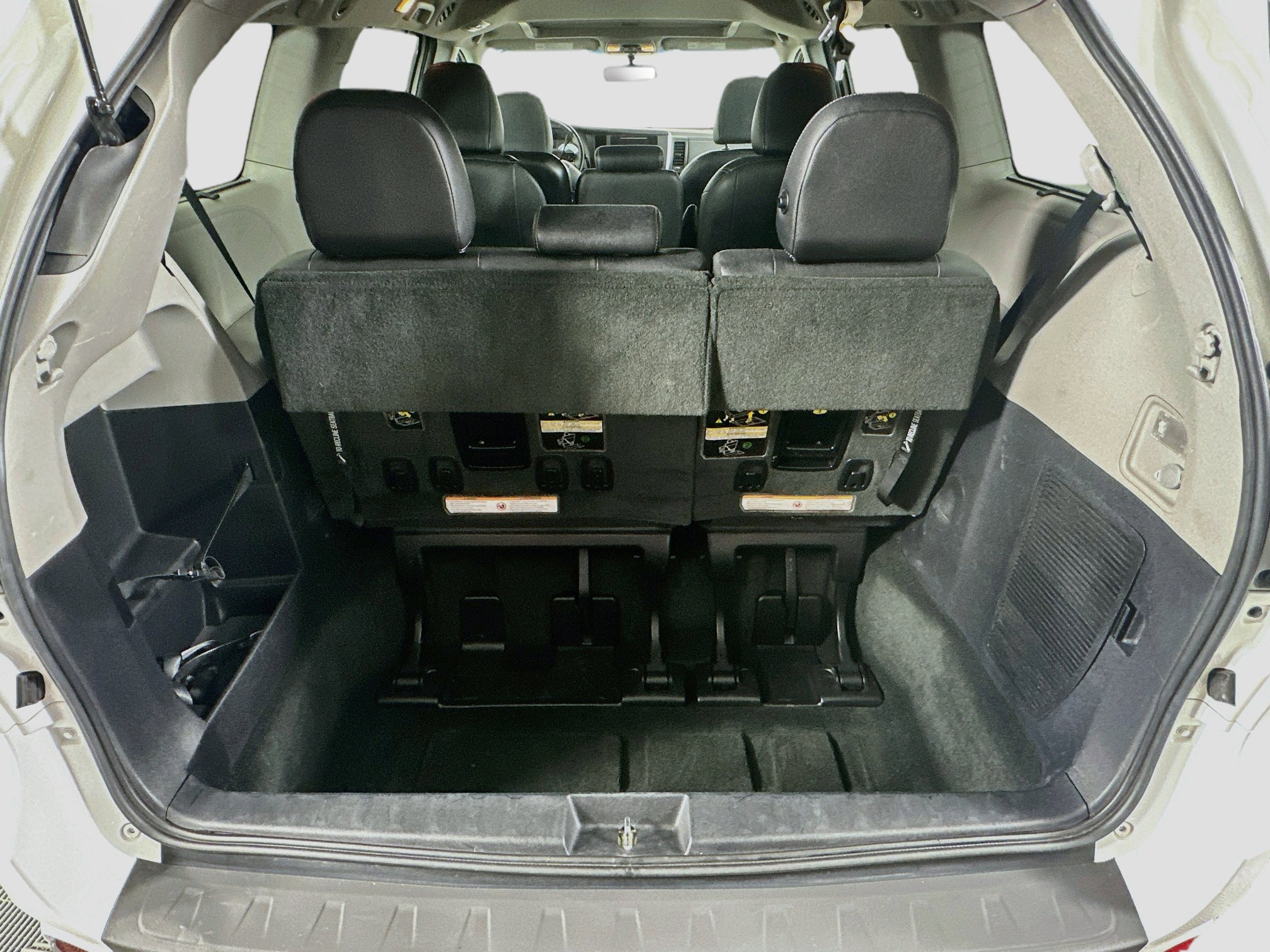 Used 2015 Toyota Sienna SE w/ SE Preferred Package FWD image 30