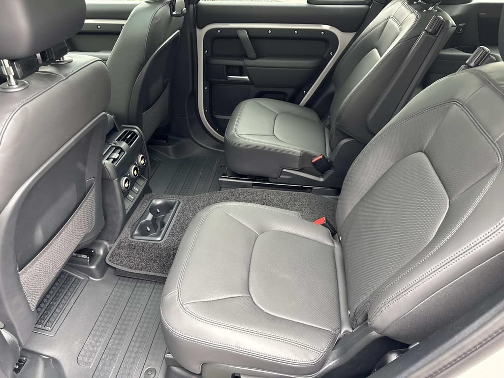 New 2026 Land Rover Defender 130 X-Dynamic SE AWD/4WD image 15