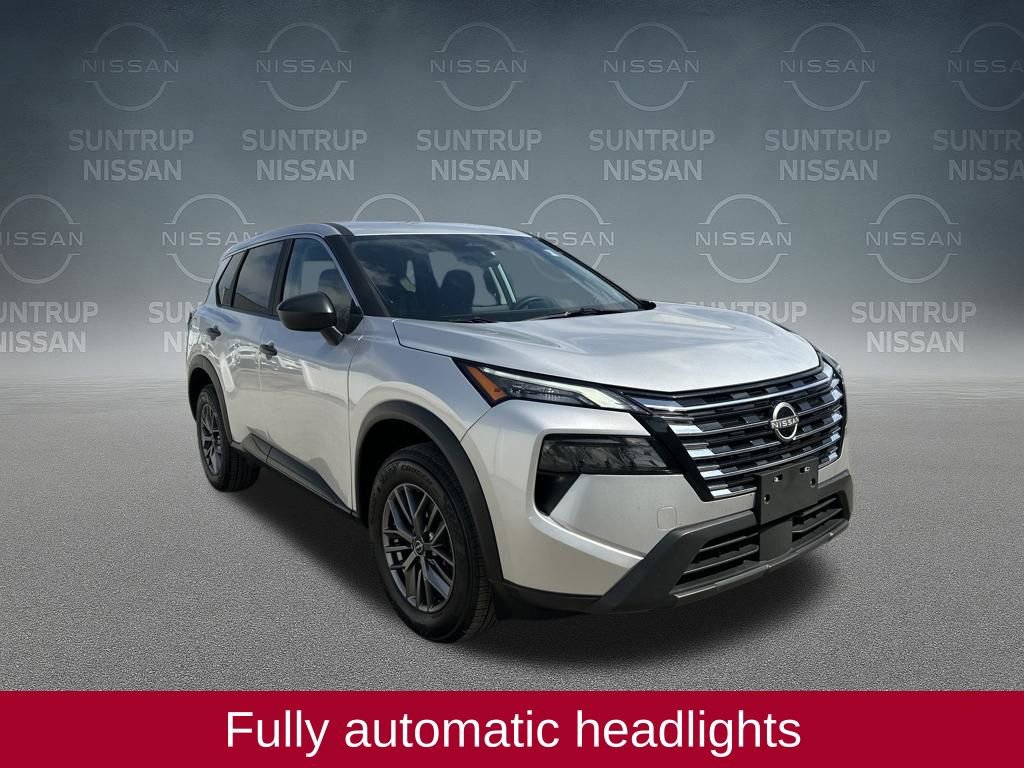 Used 2025 Nissan Rogue S image 9