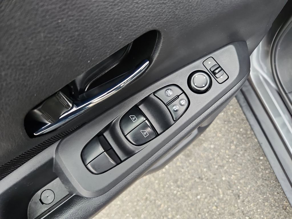 Used 2024 Nissan Kicks SV image 25