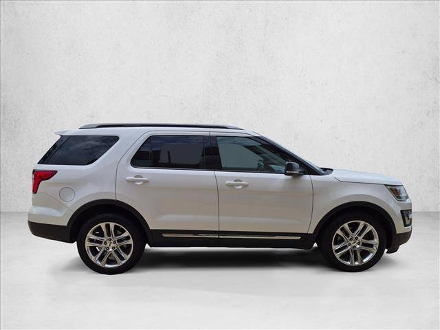 Used 2017 Ford Explorer XLT w/ Equipment Group 202A FWD image 4