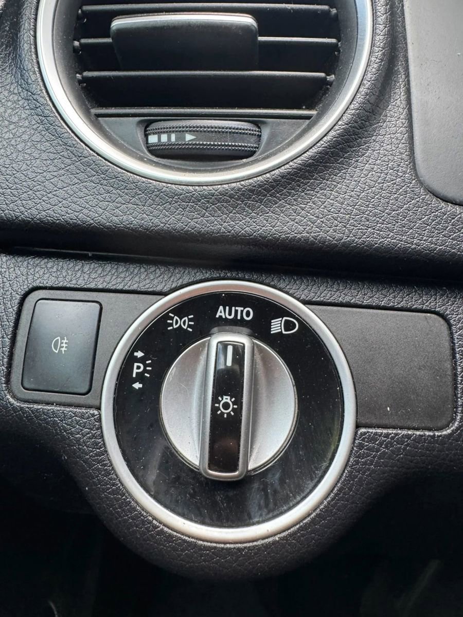 Used 2013 Mercedes-Benz C 250 Sedan image 24