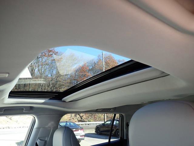 Certified 2023 Toyota Highlander XLE image 24