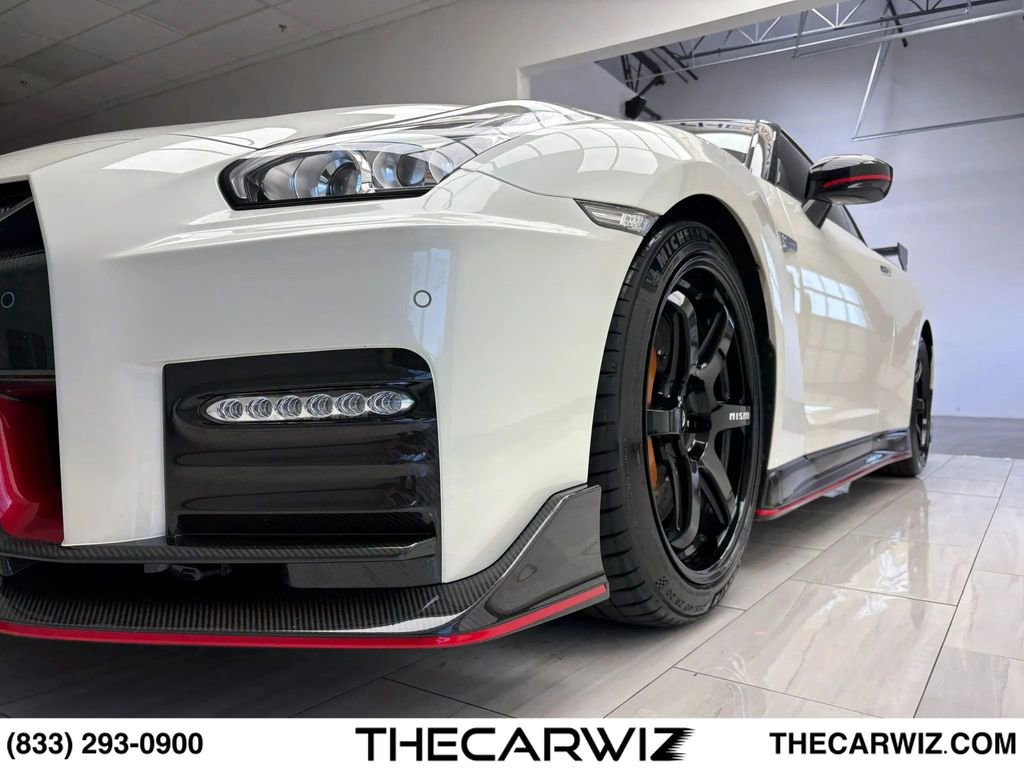 Used 2018 Nissan GT-R NISMO AWD/4WD image 15