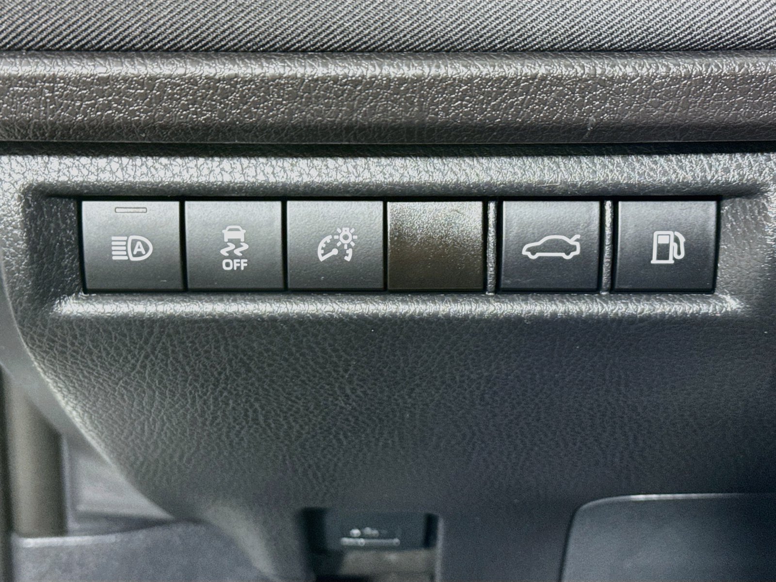 Used 2025 Toyota Camry LE FWD image 10