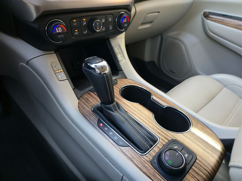 Used 2019 GMC Acadia Denali w/ Technology Package FWD image 24