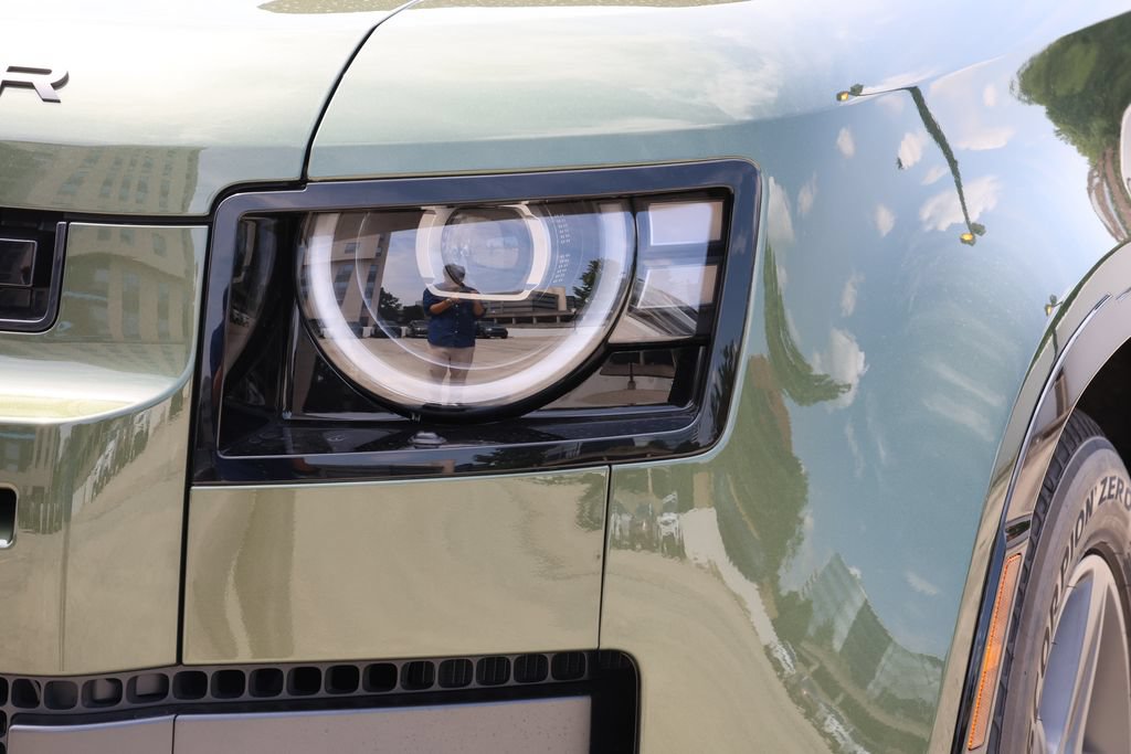 New 2026 Land Rover Defender 130 X-Dynamic SE AWD/4WD image 6