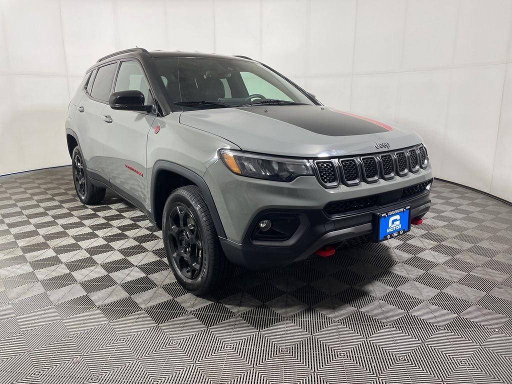 Used 2024 Jeep Compass Trailhawk AWD/4WD image 2