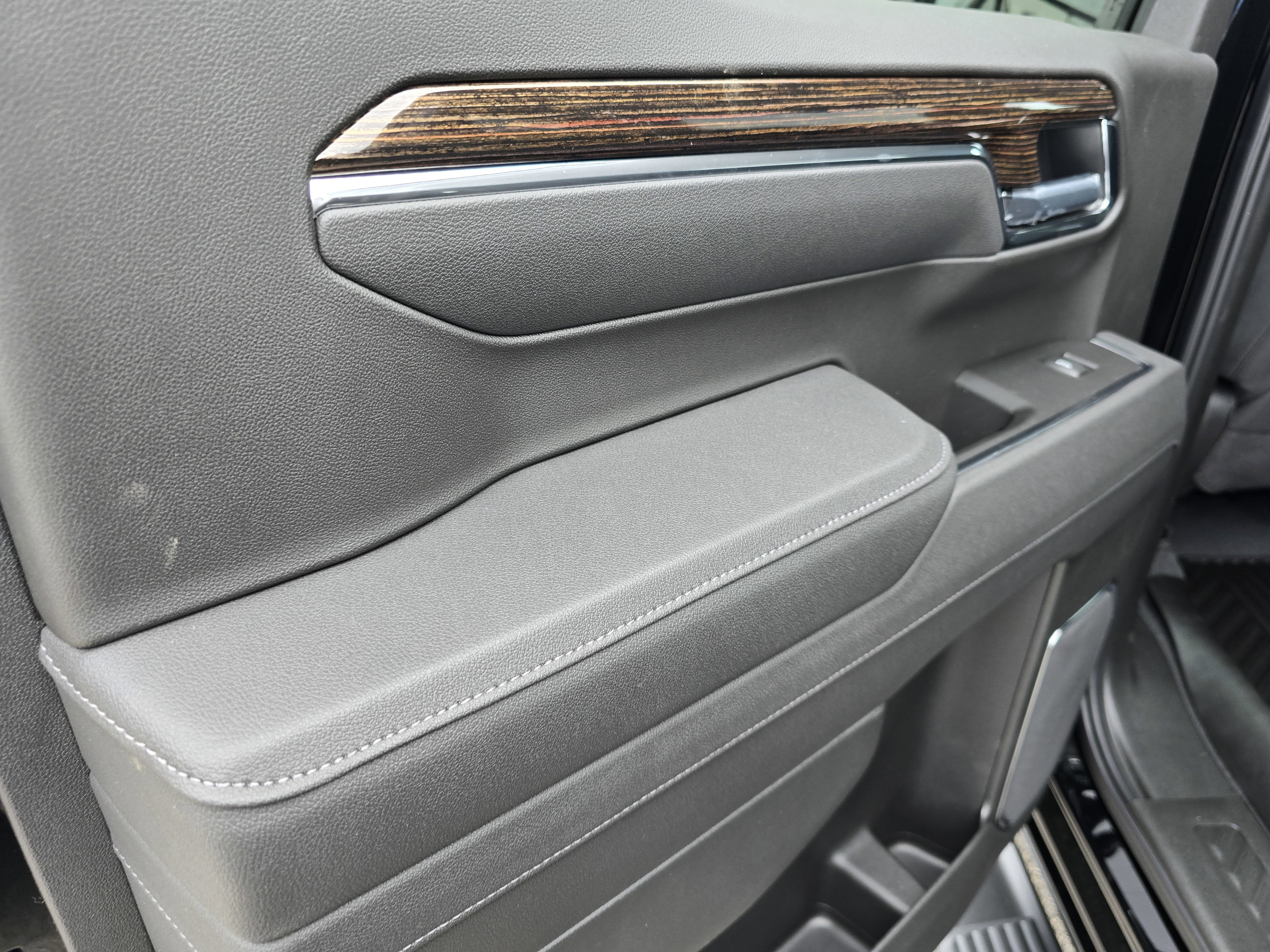 New 2025 GMC Sierra 1500 Elevation image 17