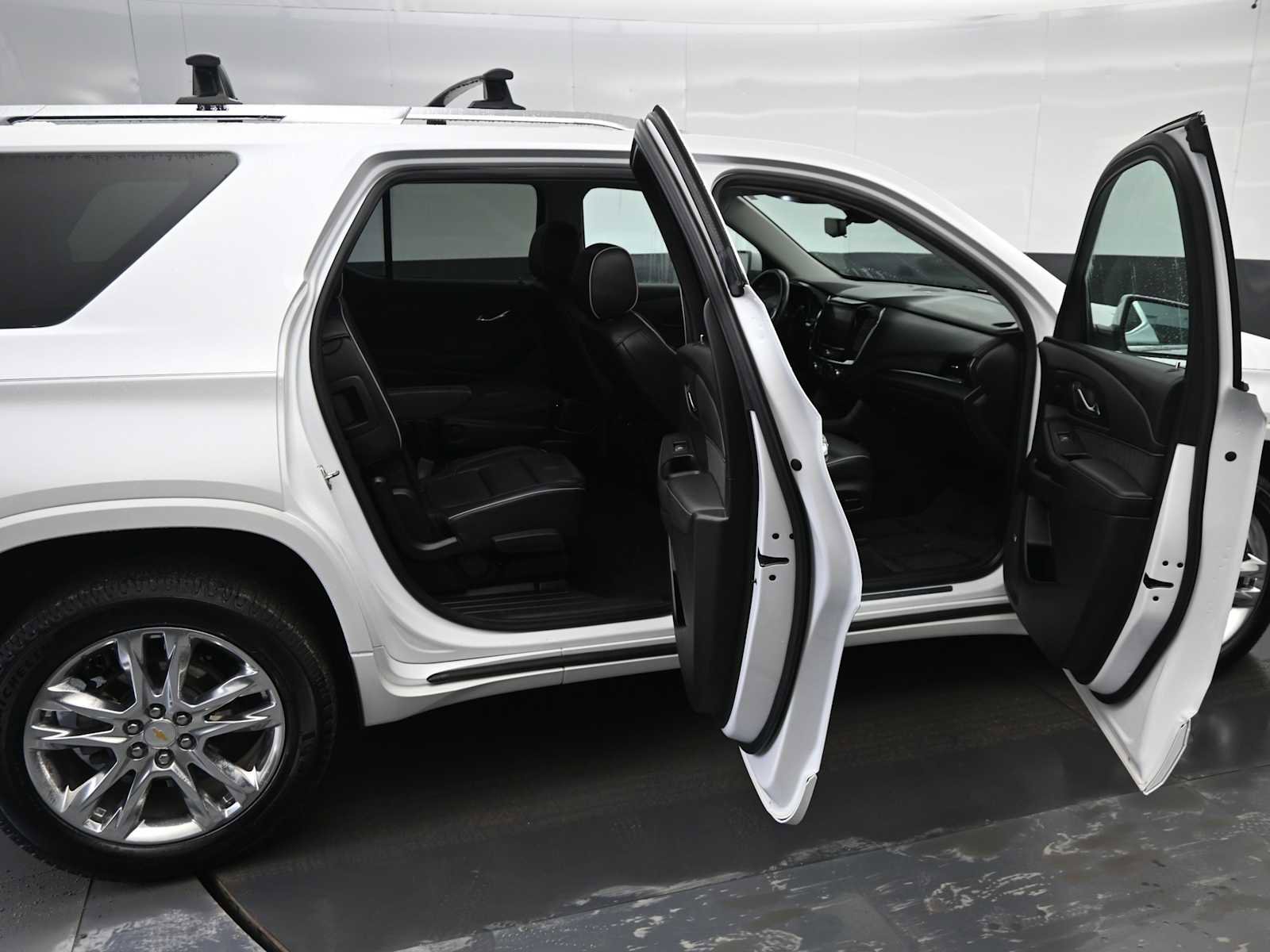 Used 2021 Chevrolet Traverse High Country AWD/4WD image 16