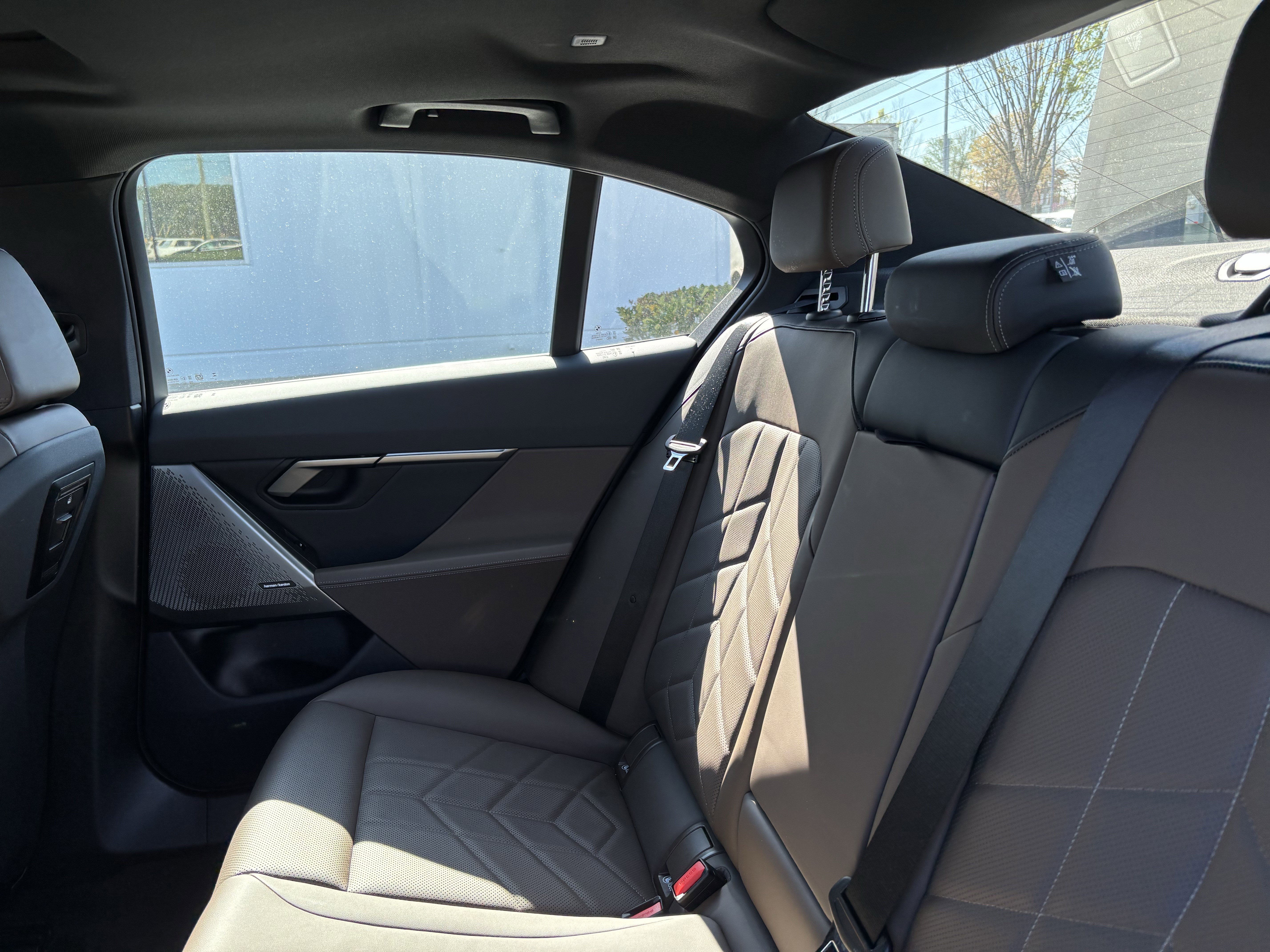 Certified 2025 BMW 530i image 32