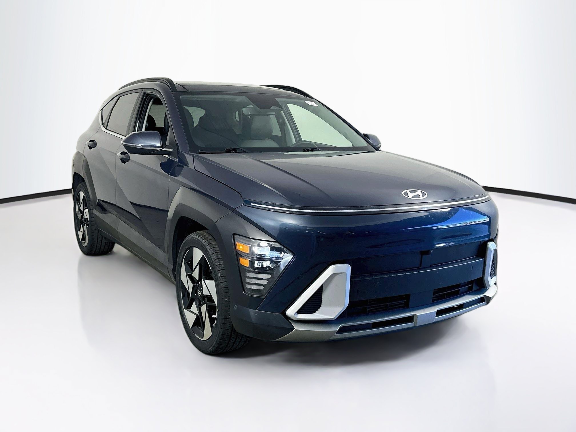 Used 2024 Hyundai Kona Limited FWD image 3