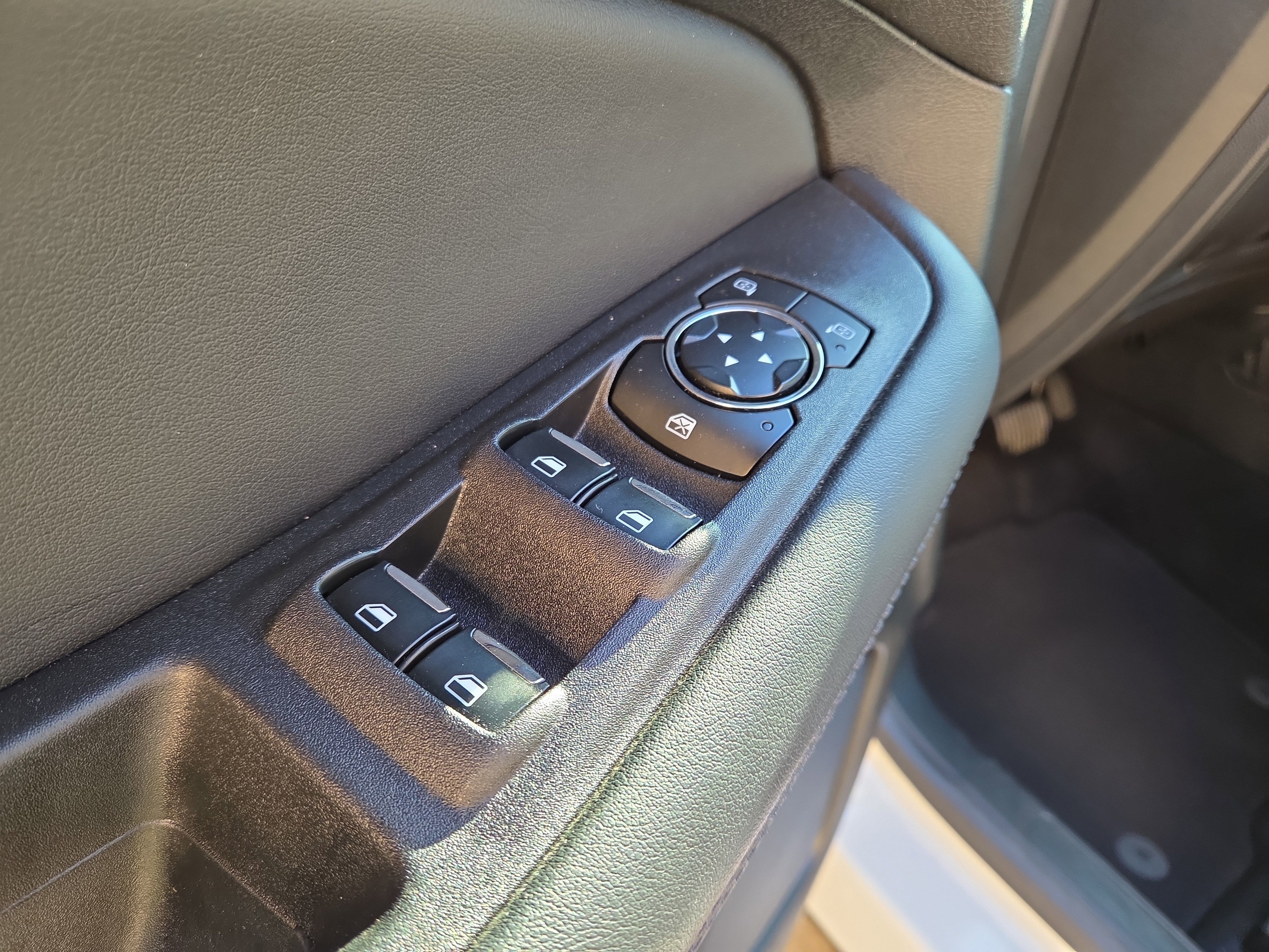 Used 2024 Ford Edge SEL image 17