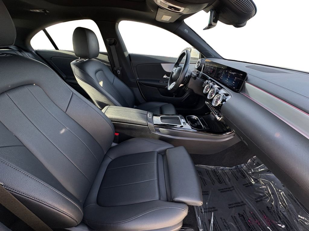 Used 2025 Mercedes-Benz CLA 250 image 24