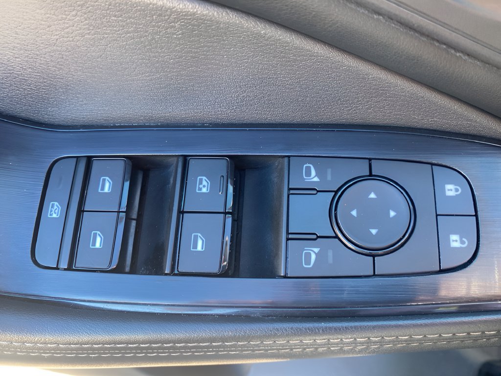 Used 2024 Nissan Rogue SV AWD/4WD image 10