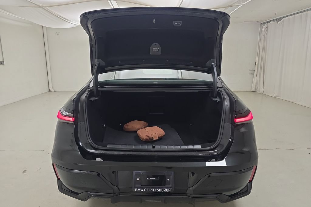 New 2026 BMW i7 xDrive60 w/ Executive Package image 30