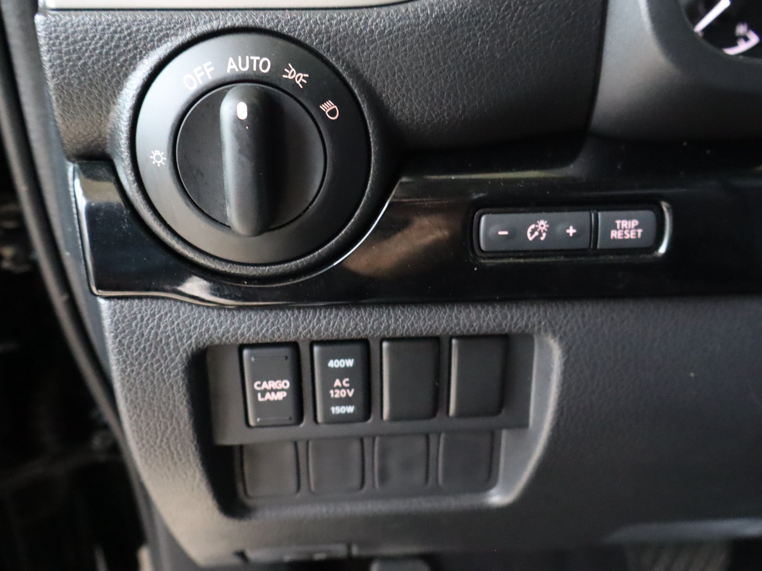 Used 2023 Nissan Titan SV w/ SV Convenience Package AWD/4WD image 21