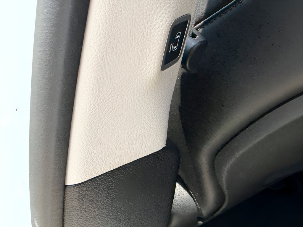 Used 2024 Chrysler Pacifica Limited FWD image 14