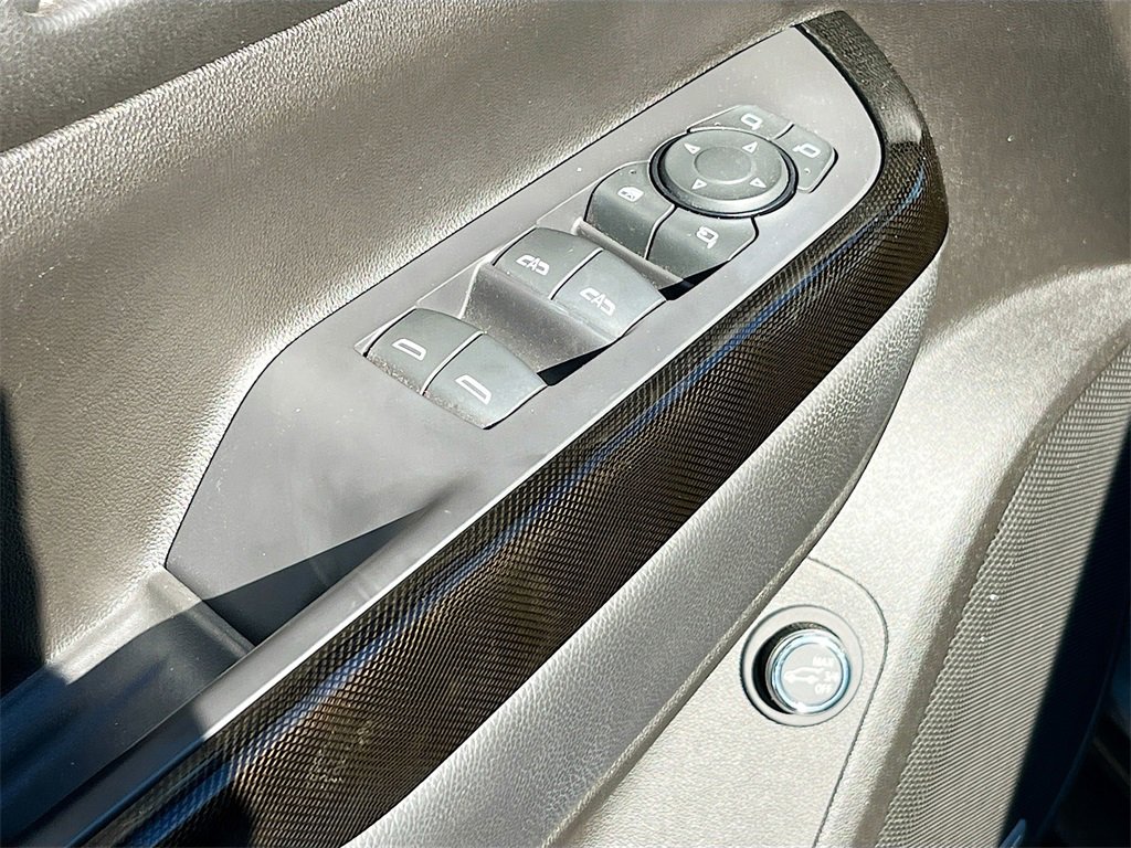 Used 2022 GMC Acadia AT4 w/ Technology Package image 18