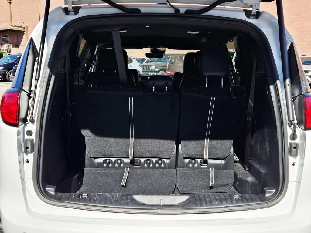 Used 2026 Chrysler Voyager LX image 14