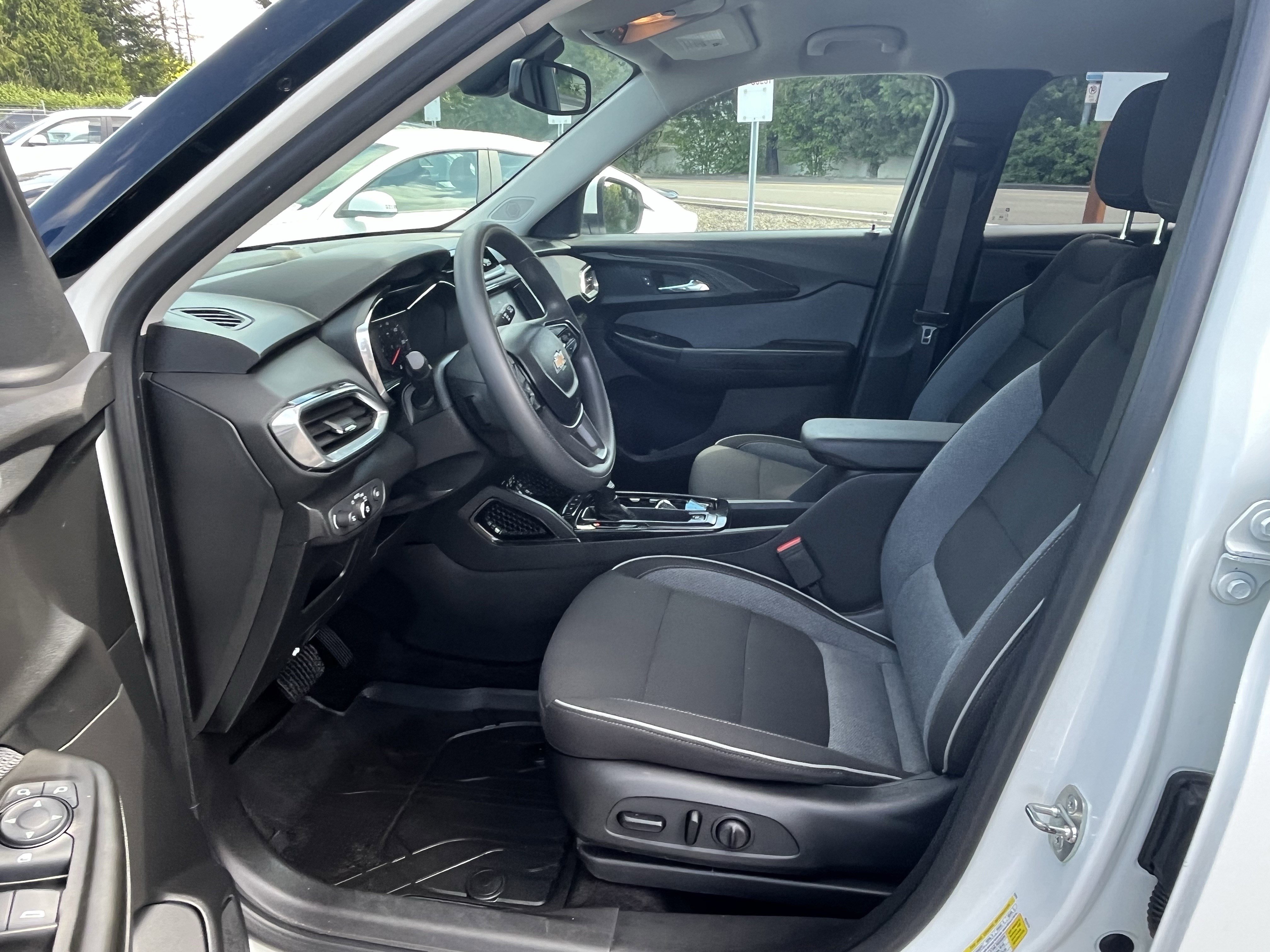 Used 2023 Chevrolet TrailBlazer LT w/ Convenience Package AWD/4WD image 10