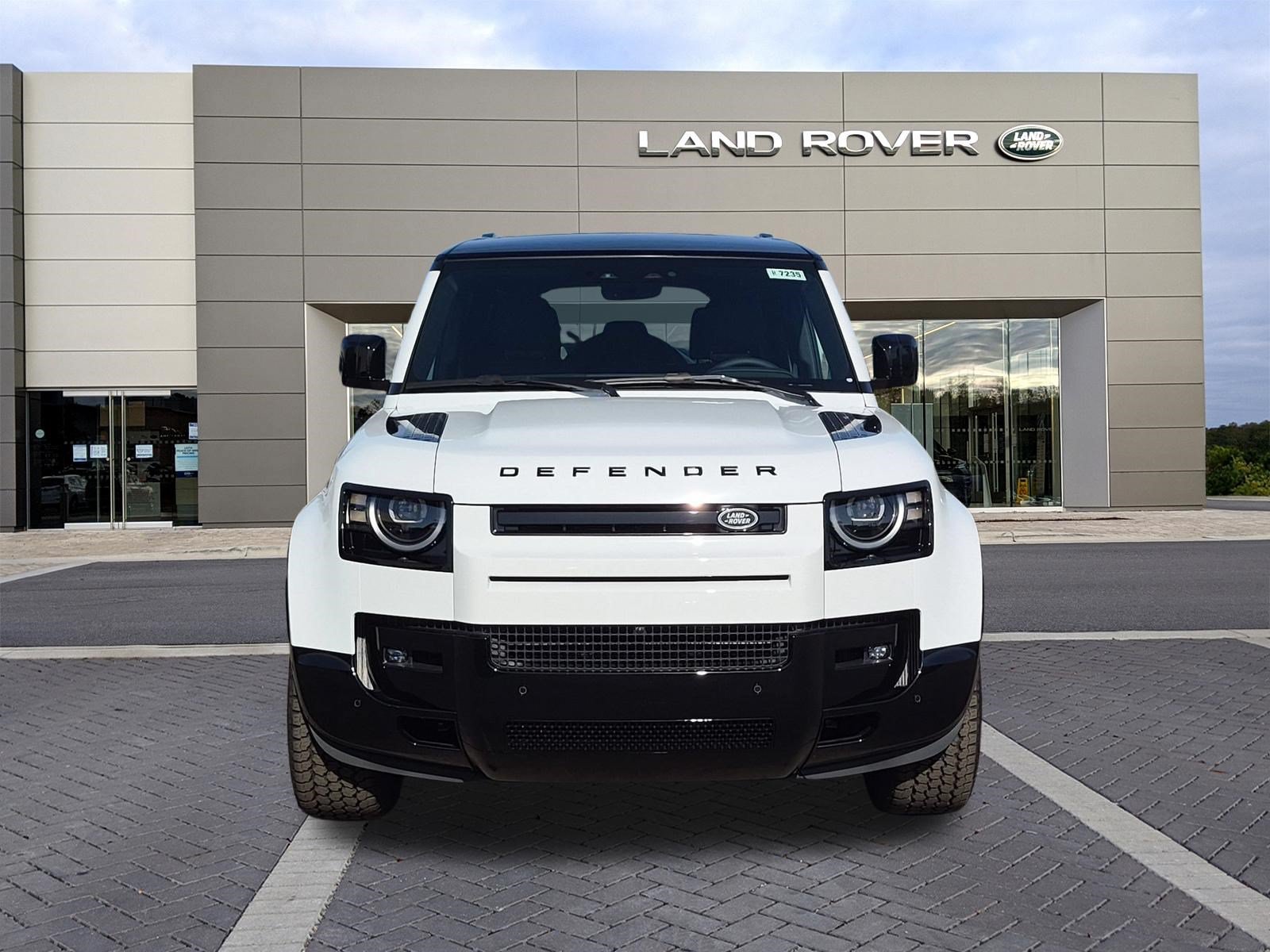 New 2026 Land Rover Defender 110 X-Dynamic SE AWD/4WD image 2