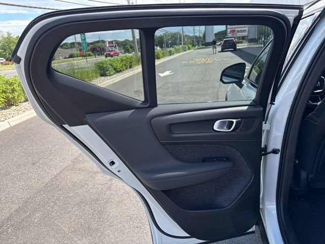 Certified 2025 Volvo XC40 B5 Plus AWD/4WD image 15