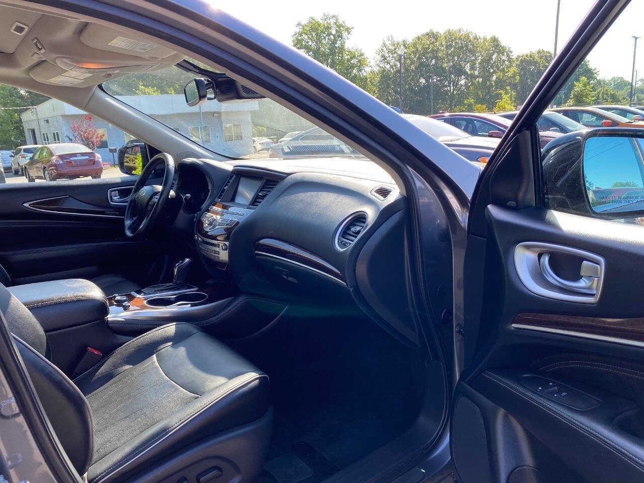 Used 2018 INFINITI QX60 Luxe w/ Deluxe Technology Package AWD/4WD image 12