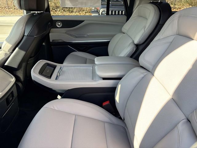 New 2025 Lincoln Navigator L Reserve image 17