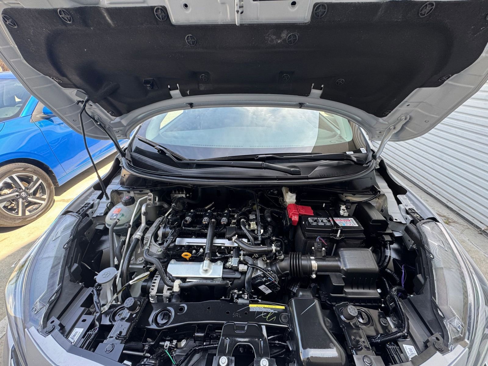 Used 2025 Nissan Versa SV FWD image 31