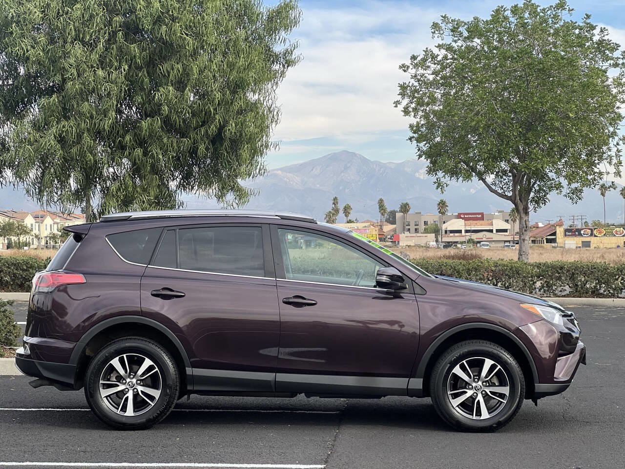 Used 2018 Toyota RAV4 XLE w/ Plus Extra Value Package image 14