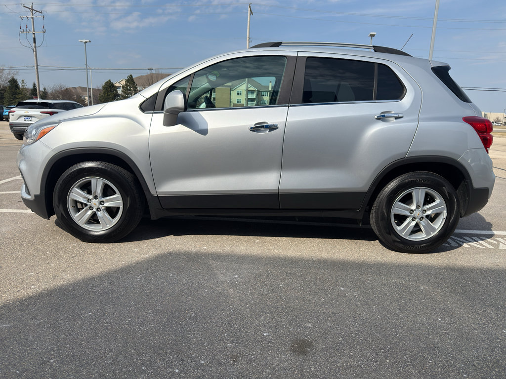 Used 2019 Chevrolet Trax LT w/ LT Convenience Package image 2