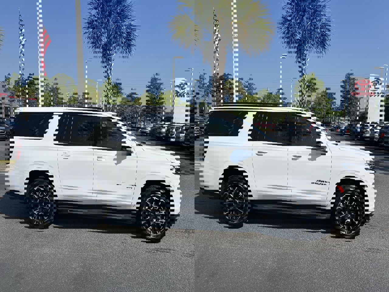 Used 2021 Chevrolet Suburban RST w/ Luxury Package AWD/4WD image 11