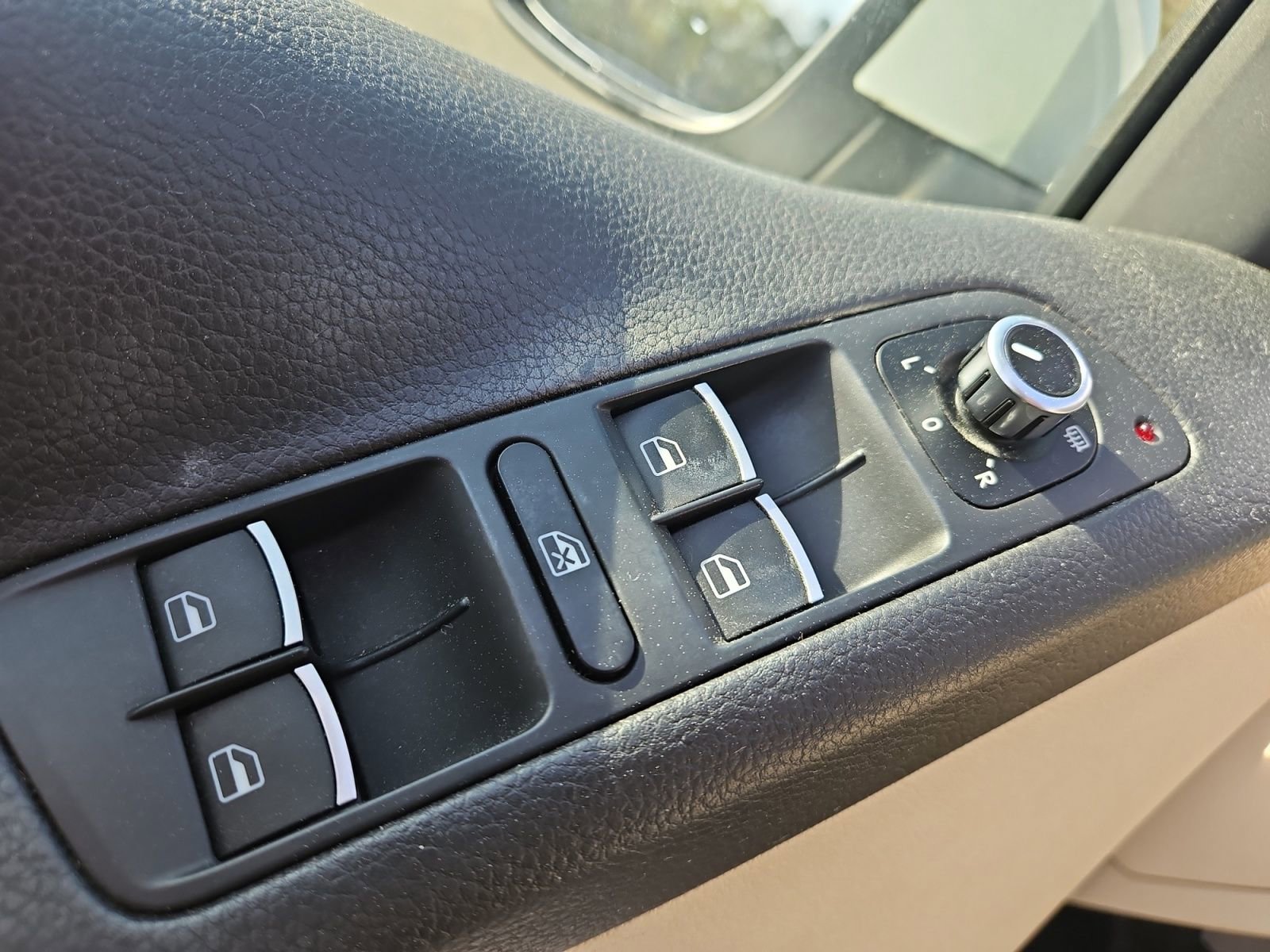 Used 2015 Volkswagen Tiguan SEL image 21