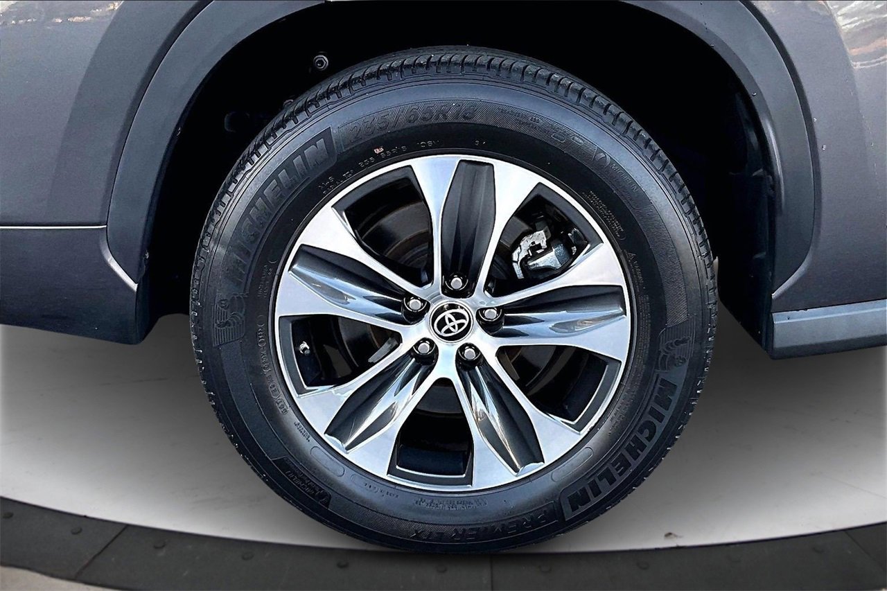 Used 2022 Toyota Highlander XLE image 35