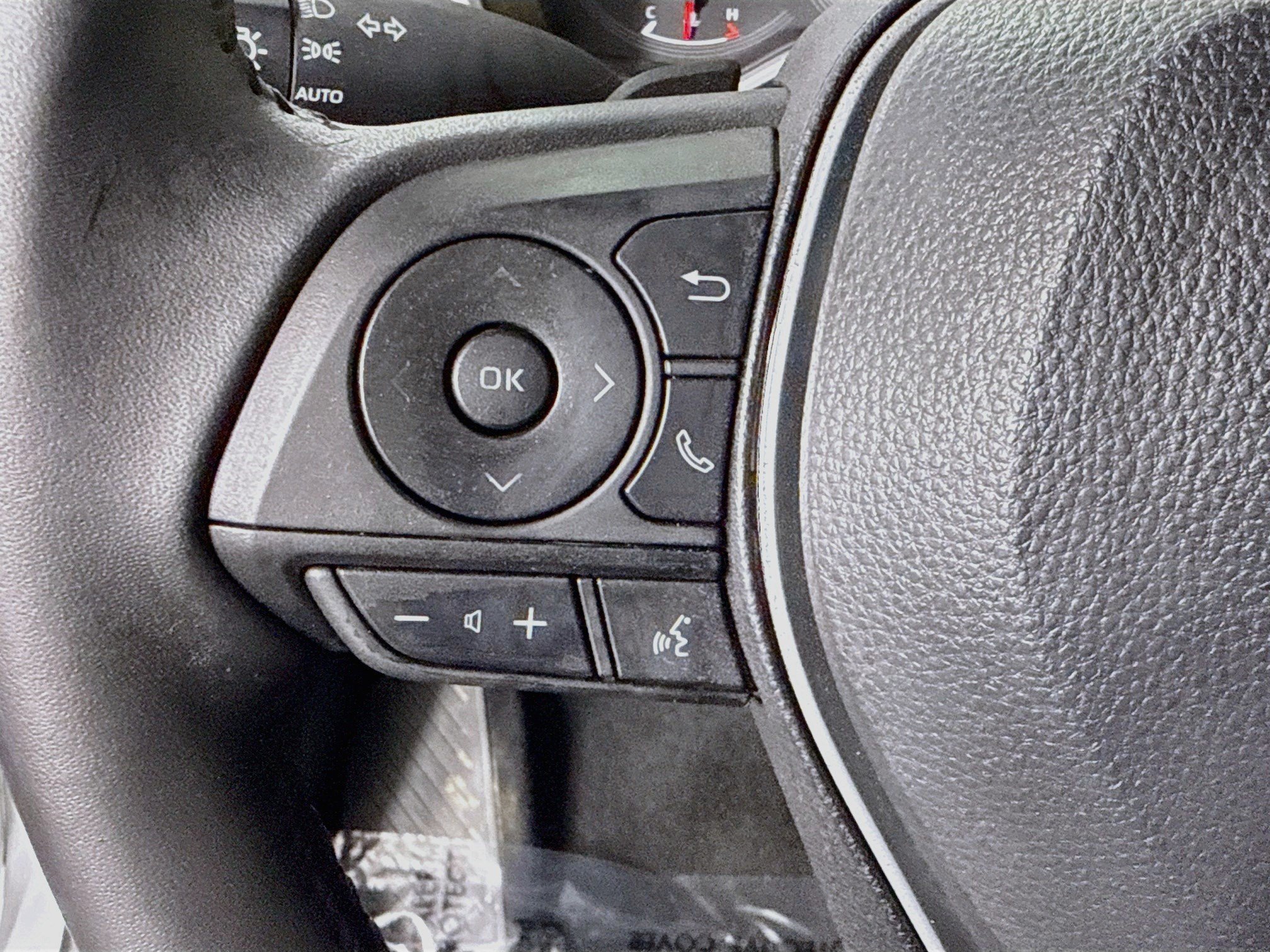 Used 2022 Toyota Corolla SE w/ SE Preferred Package FWD image 14