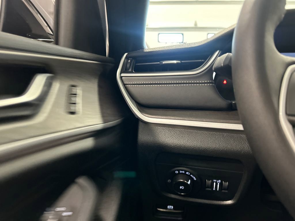 New 2025 Jeep Grand Cherokee Limited image 18