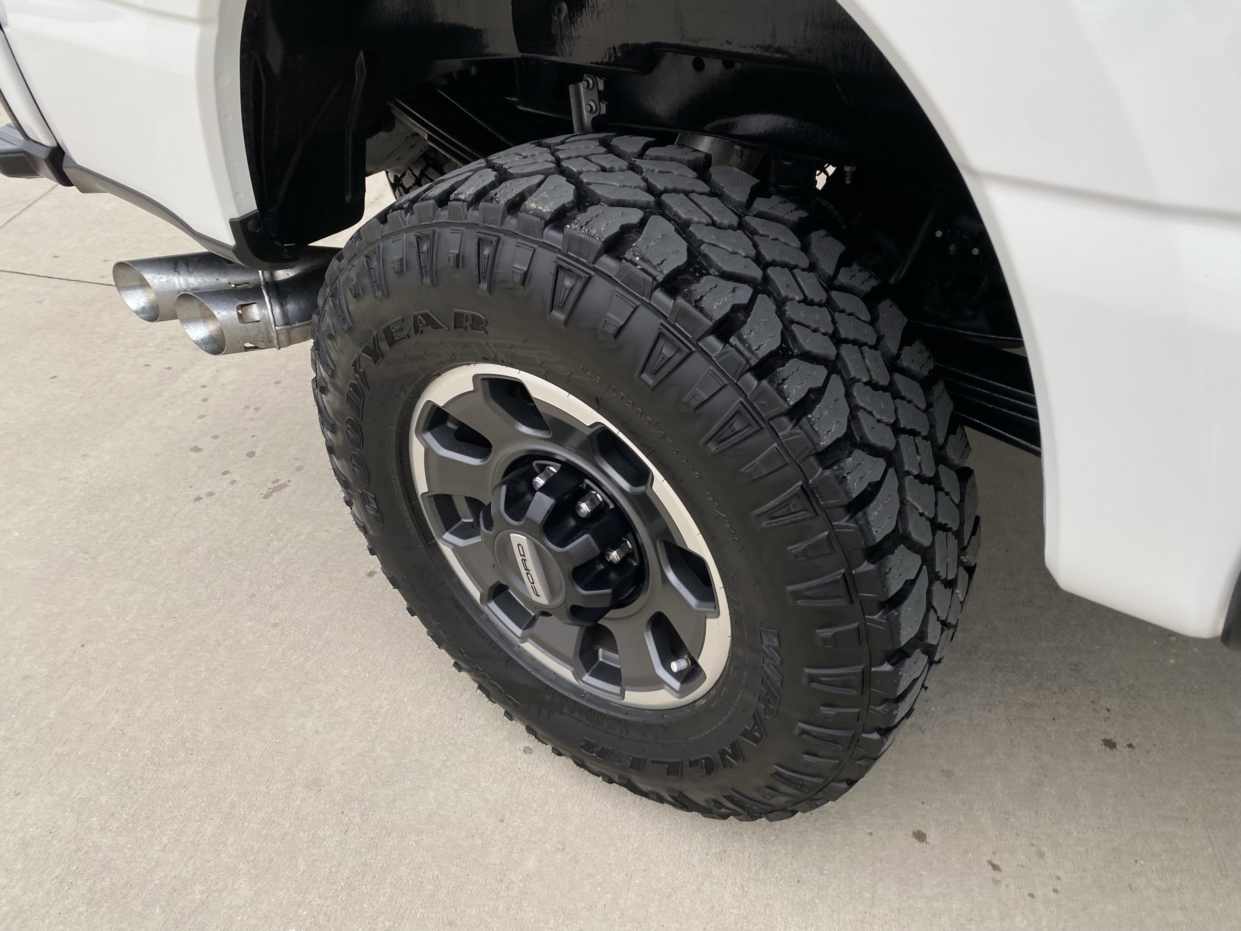 Used 2024 Ford F250 Platinum w/ Tremor Off-Road Package image 4