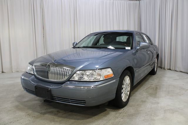 Used 2003 Lincoln Town Car Signature image 31